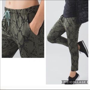 Lululemon Jet Crop Slim Luxtreme Ziggy Snake Green
